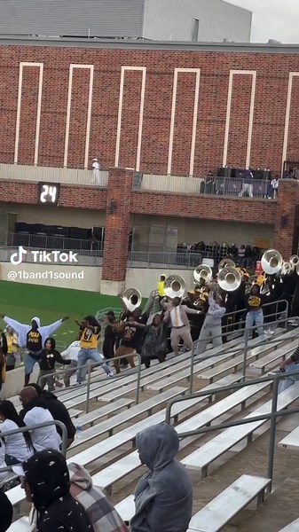 🔥 or 👎🏾 Go Comment‼️ #1band1sound #bandheadsonly #marchingband #entertainment #sports