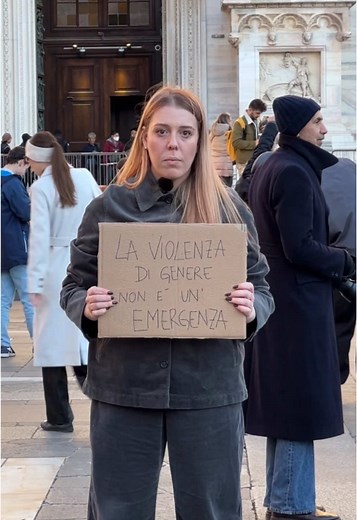 Questi sono i dati forniti dell’Istat: 4 milioni 353 mila donne hanno subìto violenza fisica. 4 milioni 520 mila donne hanno subito violenza sessuale. 1 milione 157 mila donne hanno subito stupro o tentato stupro Sono dati non aggiornati perché in Italia la violenza di genere non è un’emergenza ma la normalità. Perche in Italia è normale morire ammazzata da uomo, perché in Italia è normale che il nostro no alla fine sia un si, perché In Italia è normale guadagnare meno di un uomo, è normale esse