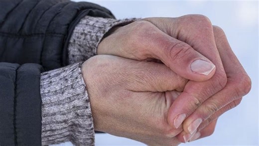 What does frostbite feel like? See symptoms, safety tips