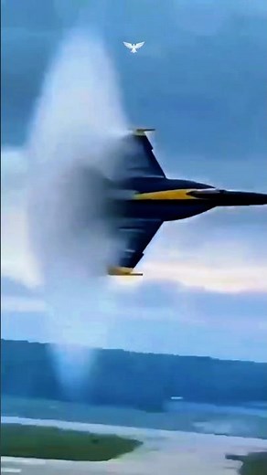 Fighter Jet Breaks the SOUND BARRIER – INSANE Sonic Boom 🇺🇸 #Shorts