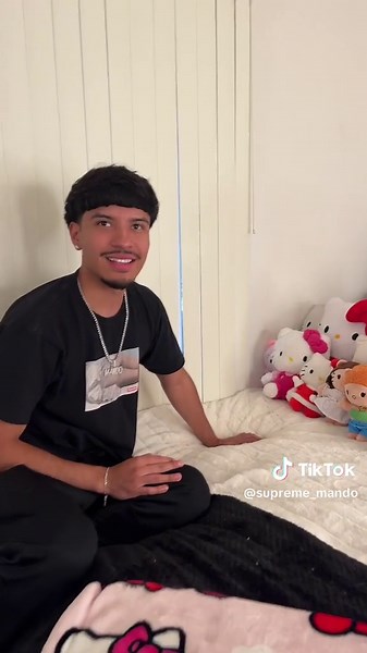 Surprising Hello Kitty Girl with a Unique Gift and Dating Experience