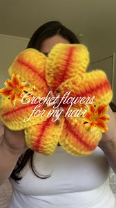 process of making the flowers i crocheted #crochet #crochetersoftiktok #crochetflowers