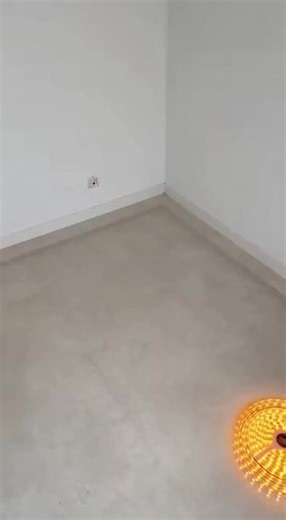 Rejoins-nous pour une transformation spectaculaire d'un sol basique en un chef-d'œuvre #Transformation #Rénovation #DIY #ArtIntérieur #RésineEpoxy