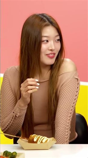 Katseye's Yoonchae Faces the Corn Dog Challenge #shorts