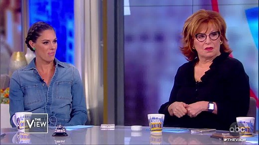 135K views · 1K reactions | SCHOOL INSTITUTES ASSIGNED LUNCHROOM SEATING: In an effort to keep kids from eating alone at lunchtime, a Wisconsin school is assigning seats in the cafeteria that rotate throughout the week — the co-hosts discuss if this is a good idea. abcn.ws/2RiH3wd | The View | Facebook