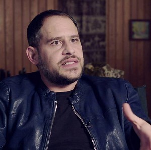 Moritz Bleibtreu spricht über Nur Gott Kann Mich Richten – er spielt im Film nicht nur die Hauptrolle, sondern gibt auch sein Debüt als Produzent. Good job! „Nur Gott kann mich richten“ läuft JETZT im Kino. | Constantin Film