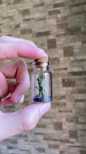 Mini Springtrap dentro de una mini botella 🐰🔪💜💚 #foamymoldeable #mini #cute #fivenightsatfreddy #fnafsecuritybreach #fnaf #clayart #clayartist #chottoteddy #tutorial #clay #fnafmovie