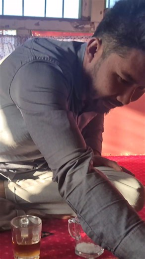 اولین گام‌های آروین عزیزم برای کمره مَینی و گذارش دهی. شاید بی کیفیت باشد. ولی برای من کل ارزش دارد🌷🌷❤️❤️ به فال نیک میگیرم. البته به دلیل تغییر ویدیو از ابعاد ۹:۱۶ به ۱۶:۹ بخاطر دو پلاتفرم یوتیوب و فیسبوک هم تغییر در کیفیت آمده باشد | Musakhan Muhammadi