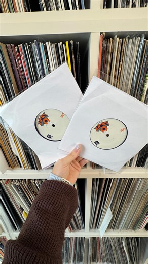 muccu on Instagram: ". muccu practice DJ mix “ムクプラ” 新譜も旧譜も色々買ってみてるのはいいものの、買って満足、お金だけなくなり聞けずに溜まってく…ということで、新しく買ったバイナルを良い感じにMIXする！企画 第64弾！ 今回は最近ユニオンで2枚目を買ったSky the Limit の7inchを使って、一発撮り✊ さてさて今週日曜日は調布Crossにて🍩 私は22:00ごろ〜ラスト！ Crossようやくいけるよ〜❤️‍🔥 是非是非お越しください！ I've been buying a lot of new and old records, but I'm always satisfied with the purchases, and then money runs out and they just pile up without being listened to... So, I'm going to create a nice mix of my newly purchased vinyl! Project vol.64!