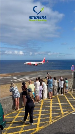 Everyone wants to watch this Jet2 landing at Madeira Airport