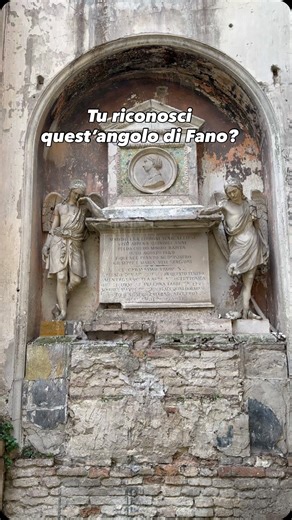 Palazzo Rotati | Dimora d’Epoca – Hotel on Instagram: "Anche gli angeli a volte si fermano. Anche Cupido posa l’arco e abbassa lo sguardo. In questo angolo silenzioso di Fano, l’amore non è festa né luce… è memoria. È qualcosa che resta, anche quando il tempo consuma la pietra. Forse l’amore vero è proprio questo: non smette, anche quando tutto intorno si stanca. 📍E sì… questo luogo è a due passi da Palazzo Rotati. 🇬🇧 Even angels sometimes pause. Even Cupid lowers his bow and looks down. In t