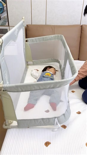 发现了一款宝藏婴儿床！多功能轻便可折叠设计再也不怕压到宝宝了！性价比高还不占空间真的香！ #婴儿床 #母婴好物 #宝妈推荐 #母婴好物 #带娃好物 #新生儿