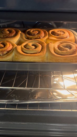 Another batch of Mexican vanilla / salted/ bourbon/ caramel rolls just came out of the oven!! | Robin’s Nest