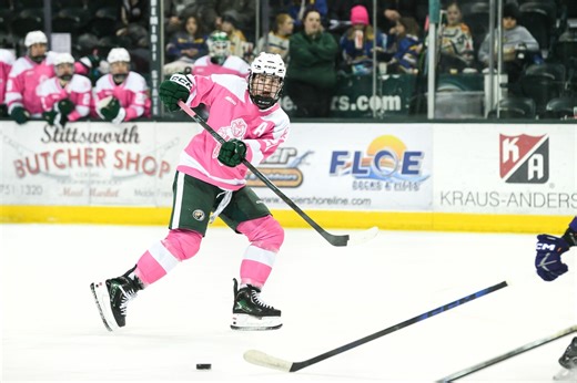 Gophers score 4 in 3rd period to avoid upset against Beavers