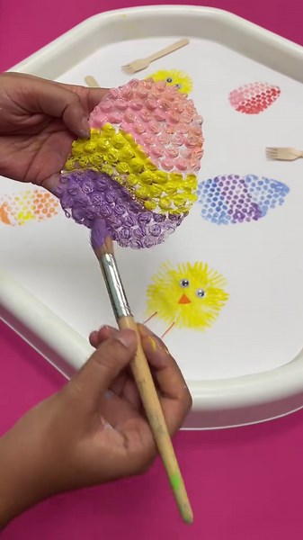 Create Easter prints using everyday materials you can find. We used bubble wrap to create egg patterns and forks to paint fuzzy yellow chicks! ♻️🐥 Tear away a sheet from the Paper Pad and get printing. You can now also get 25% off our standard Tuff Tray Paper Pad. Hurry! This offer ends 27/03/2026. Available on ZH812. Will you try this spring craft for kids? 💕 #TuffTray #Easter #EYFS #EarlyYears #TuffTrayActivities