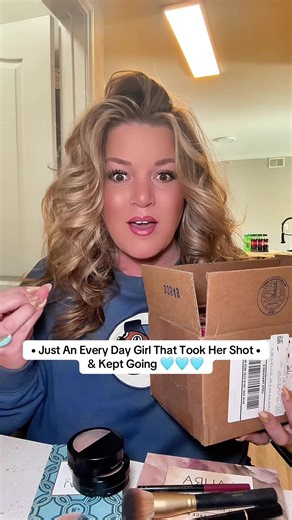 My days are literally up and down and this just makes my heart explode with #happiness today! #allthingsaud @Laura Geller Beauty