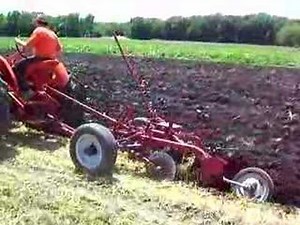 Allis Chalmers WD45 plowing demo