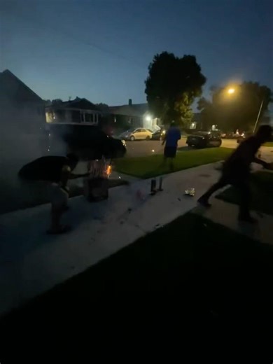 20 #firework #rocket going up!! #4thofjuly2025 #pyro #pyrotechnics #fireworks #boom #4thjuly