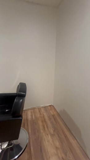 Local friends, where are my décor magicians at? I need help turning a small space into something cozy and functional. I may repaint not sure I love the color and still need to get the baseboard done. Not sure what I’m doing as far as wall decor, need to order a mirror along with some other goodies. Hoping to have my room done before Thanksgiving 🦃❤️ | Trudy Lindsey-Stevens