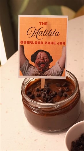 Introducing the Matilda Cake Jar — a blackout-level chocolate indulgence layered to perfection, only at Dessert Villa. ✍️🎬 @ffs.media_ | Dessert Villa Cafe