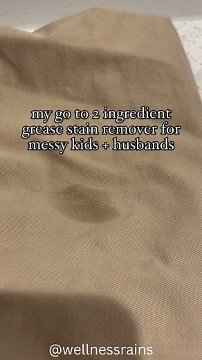 2 INGREDIENT NON TOXIC GREASE STAIN REMOVER ✨ details below, but COMMENT “STAIN” i’ll send them straight to your inbox 🙌🏻 if your kiddos husband are as messy as mine, you are definitely going to want to keep this handy watch me get the salad dressing out of my husband’s shorts 👀 YOU NEED - baking soda - dish soap WHAT TO DO - add a 1:1 ratio of baking soda to dish soap into a small bowl, i typically do 1 tbsp of each - combine, apply to stain let it sit for a few hours (or overnight for old, 