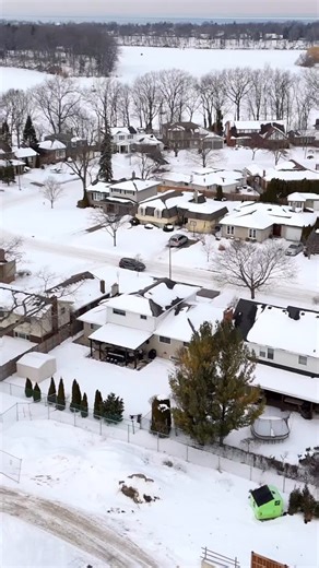 A home that welcomes you the moment you step inside. 37 Village Green Drive offers bright living spaces, a rare main-floor office/bedroom, and a versatile cozy backyard living space — all in one of north end St. Catharines’ most sought-after locations. 4 bedrooms, 3 bathrooms multi-level home This one is special. Watch the full tour above DM me for details #JustListed #StCatharinesHomes #NiagaraRealEstate #HouseTour #familyhome | Rita Daloisio