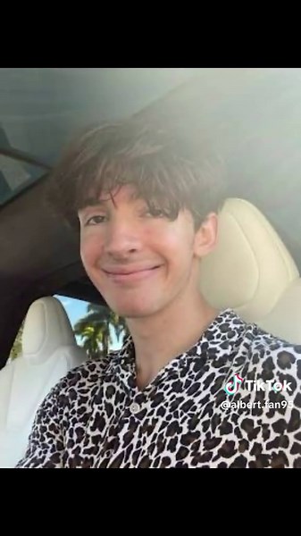 Explorando el mundo de Flamingo y Albert