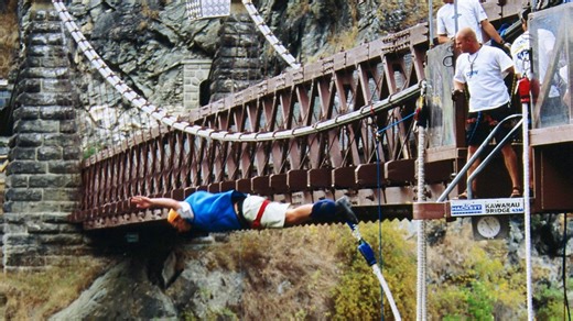 Kawarau Bridge: Bungee's first commercial site