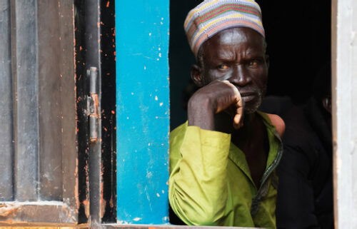 United Arab Emirates-backed separatists tighten grip of southern Yemen, and airspace briefly closed