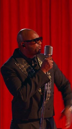 Singuila performs a medley of his classic hits on the Les Flammes stage. #LesFlammes2026