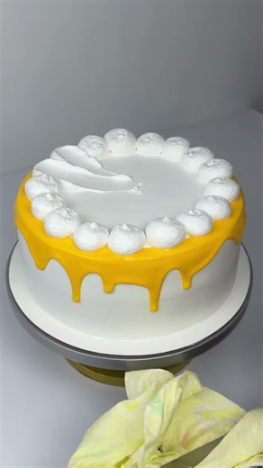 Satisfying Sunflower Cake Design 🌻 Drip & Piping Tutorial