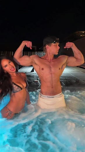 varis 🇦🇱🇺🇸 (@v.varis)’s video of clavicular frame mog