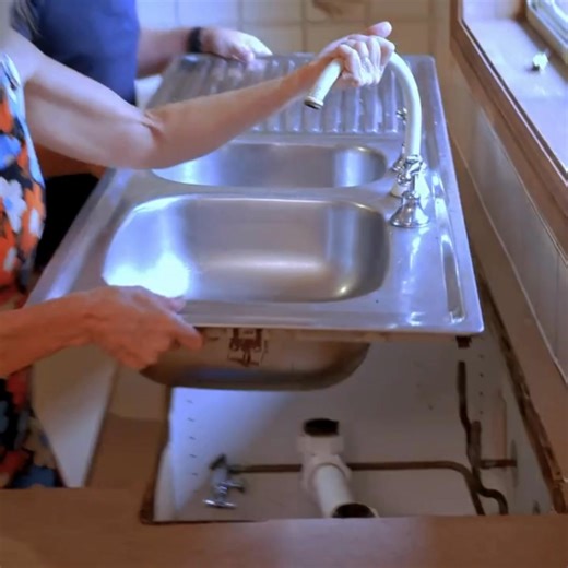 7.3K views · 11 reactions | If you’re thinking of resurfacing your benchtop, there's no better time to upgrade your sink too! Our team makes it easy to remove the old sink and seamlessly integrate a new one, even if it's a different size or style. By handling both upgrades at once, you save on time and hassle, and the result is a perfectly tailored fit that brings fresh style and function to your kitchen. | Granite Transformations Australia | Facebook