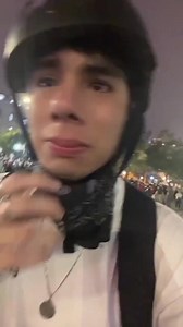 #LO_DIJO 😢 MANIFESTANTE DE LA 'GENERACIÓN Z': "DAREMOS TODO LO QUE PODAMOS DAR, PERO DA IMPOTENCIA QUE LA POLICÍA NOS ESTÉ REPRIMIENDO" La Policía Nacional del Perú, reprimió en defensa del orden público a los manifestantes de la marcha que convocaron en la Ciudad de Lima frente a una protesta de la denominada 'Generación Z', que terminó siendo todo, menos pacífica. Los jóvenes levantaron su voz con argumentos, pero también con violencia, recurriendo a bombas molotov, cohetes y otros explosivos