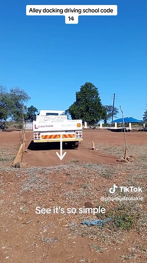 It's so simple to put the truck into the poles don't take time to follow the trailer teles driving school code 14 EC #telesdrivingschool #drivinglessons #drivingschool #driver #code14 #trucking #trucks #truck #youngtrucker #straightreverse #ec