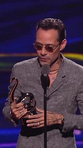 789K views · 27K reactions | El cantante Marc Anthony celebró el reconocimiento del álbum “Pa’lla Voy” como el mejor álbum del año , en la categoría tropical en el Premio Lo Nuestro 2023, que se realiza en Miami. Su festejo fue peculiar porque lo hizo acompañado de su esposa, la modelo guaireña Nadia Ferreira, quien espera un bebé y a quien dedicó el premio. | Gaceta Guaireña | Facebook