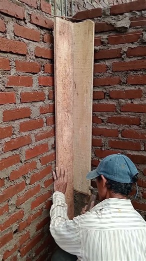 installation of corner formwork for 2nd floor columns