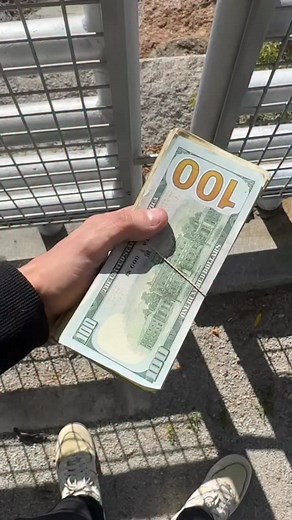 Raise that cash in victory 💪🏼 Next drop is TOMORROW!! @injurymoney has a hint on his story for where AND when it will be! #winner | Find the Cash Boston