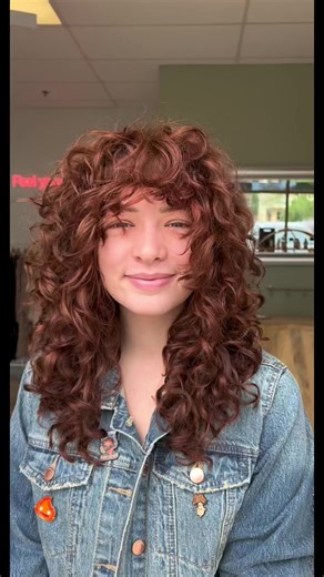 CURLY SHAG? YES PLEASE✨✨#curlspecialist #curlyshag #curlyshaghaircut #curlycut #ouidadcurls #curlyshape #shagalicious #curlyhairroutine #curlycommunity #curlygirlmethod