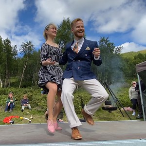 1M views · 42K reactions | Mountain Boogie Woogie Dance by Sondre & Tanya! This was such a fun and weird place to perform  Far up in the Norwegian mountains on a tiny car trailer 來 We love the colors up there though! . . . . . #sondreandtanya #dance #music #mountains #norway #boogie #boogiewoogie #video #funny #meta #facebook | Sondre and Tanya | Facebook