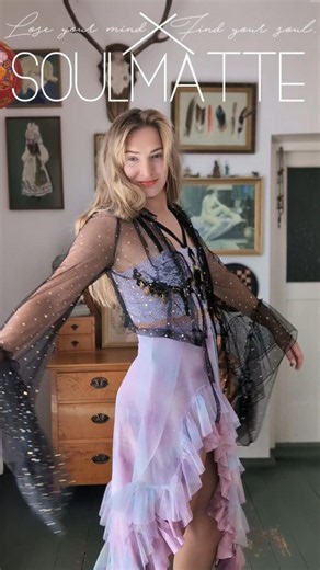 Want a Perfectly Fitted Boho Blouse? Sew It Yourself Sewing hippie blouse #sew #sewing