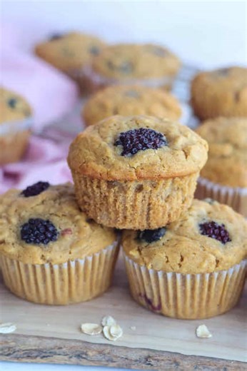 Soft, cozy, and bursting with juicy blackberries 😍🫐 These Blackberry Oatmeal Muffins are the perfect way to start your day. I love them because they are lightly sweet, perfectly fluffy, and packed with wholesome goodness. They’re great for busy mornings, weekend brunch, meal prep, or afternoon snacking. Pair one with coffee or tea and you’ve got the coziest little moment 🤍✨ Save this recipe for when you need an easy, comforting bake that everyone will love! #blackberrymuffins #oatmealmuffins 