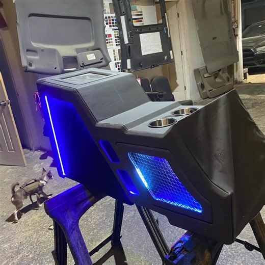 Custom console built for 99-06 Silverado 🔥 Holds 2”6.5” two tweeters and 12 v3 sundown ‼️ #impaliando #trokiniando #houston #console #kustomcaraudio