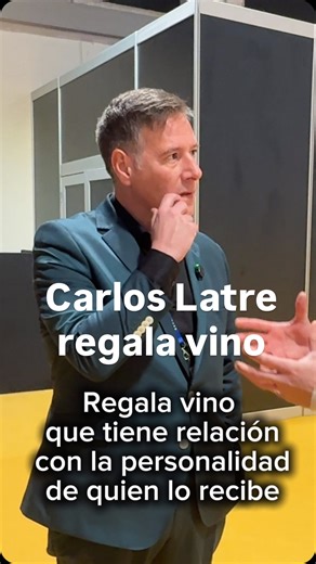 jalberto.andres on Instagram: "@carloslatre es un apasionado confeso del mundo del vino y lo considera parte fundamental de su cultura, familia y celebraciones. De hecho, fue nombrado embajador del vino en la última edición de @fenavin_oficial , hace unos meses. Hoy ha puesto una nota de humor en la jornada de clausura de @madridfusion y ha tenido la amabilidad de dedicarme unos minutos de entrevista. A Carlos Latre le encanta regalar vino, de hecho siempre busca que haya una correspondencia ent