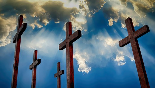 100 Holy Thursday Messages, Quotes & Captions for Maundy Thursday Reflection