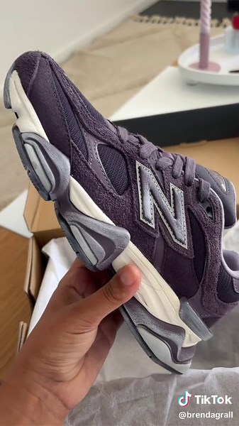 New Balance 9060: Elige Tu Estilo en Morado