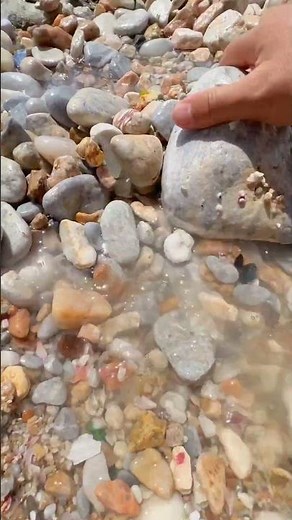 Crystal hunting in forgotten mines: The ultimate guide。Rainbow Beach's Crystal Secrets