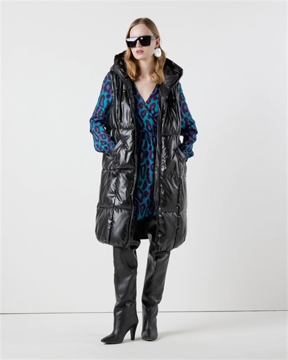 Very colorful, to give panache to a musthave pattern revisited in color tones! #flygirlofficial #outfit #outfitinspiration #trend #glamour #moda #style # #animalier #dress #jacket | Fly Girl