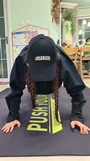 #Pamela Girl has applied to participate in the plank challenge #Pamela Girl#Home exerc