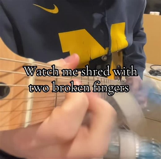 Quick Scuttle Buttin’ practice with two broken fingers… #stevierayvaughan #scuttlebuttin #guitar #fyp #foryoupage